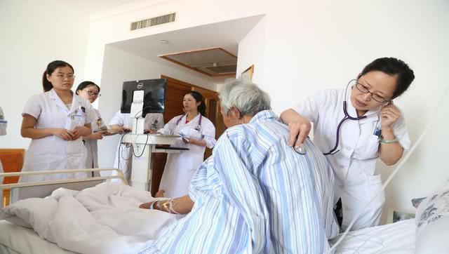 知道蒼蠅是臟亂差的代表，卻不曉得它對地球的貢獻(xiàn)比人類大